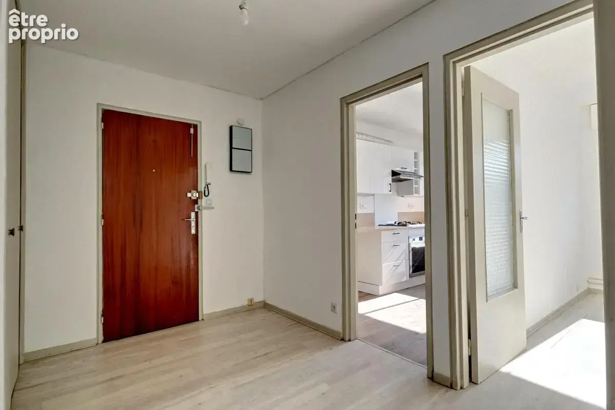 Appartement T3 2 chambres, loggia, stationnement privatif et 2 caves - photo 9