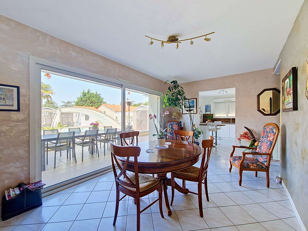 Maison 7 pièces de 145 m² - photo 3