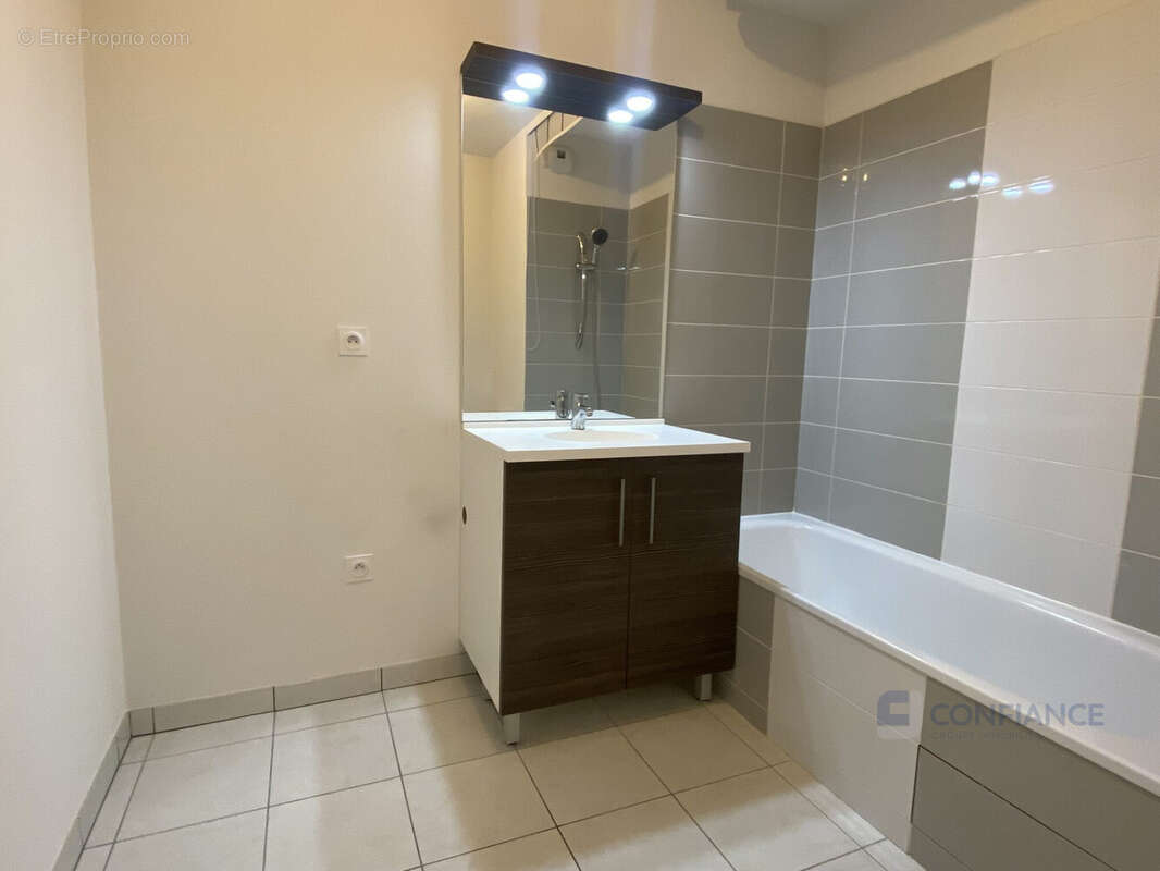 Appartement à RILLIEUX-LA-PAPE