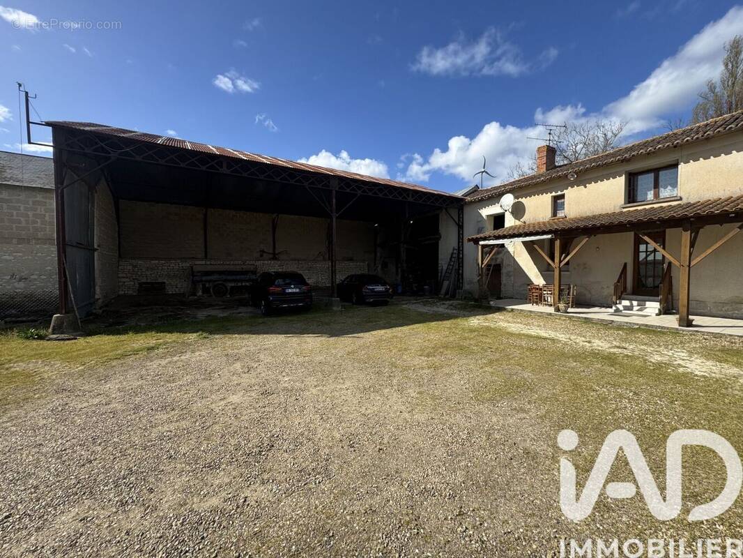 Photo 1 - Maison à SAINT-GENEST-D'AMBIERE