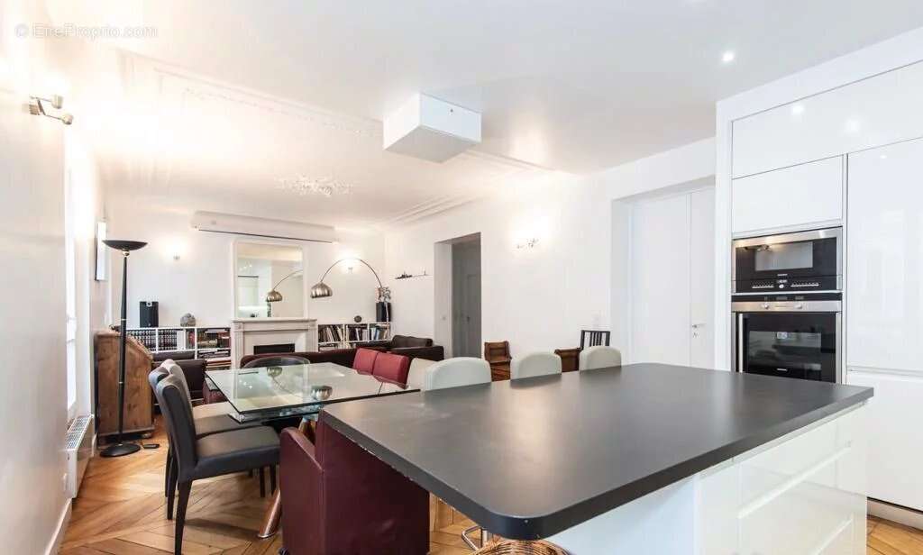 Appartement à NEUILLY-SUR-SEINE