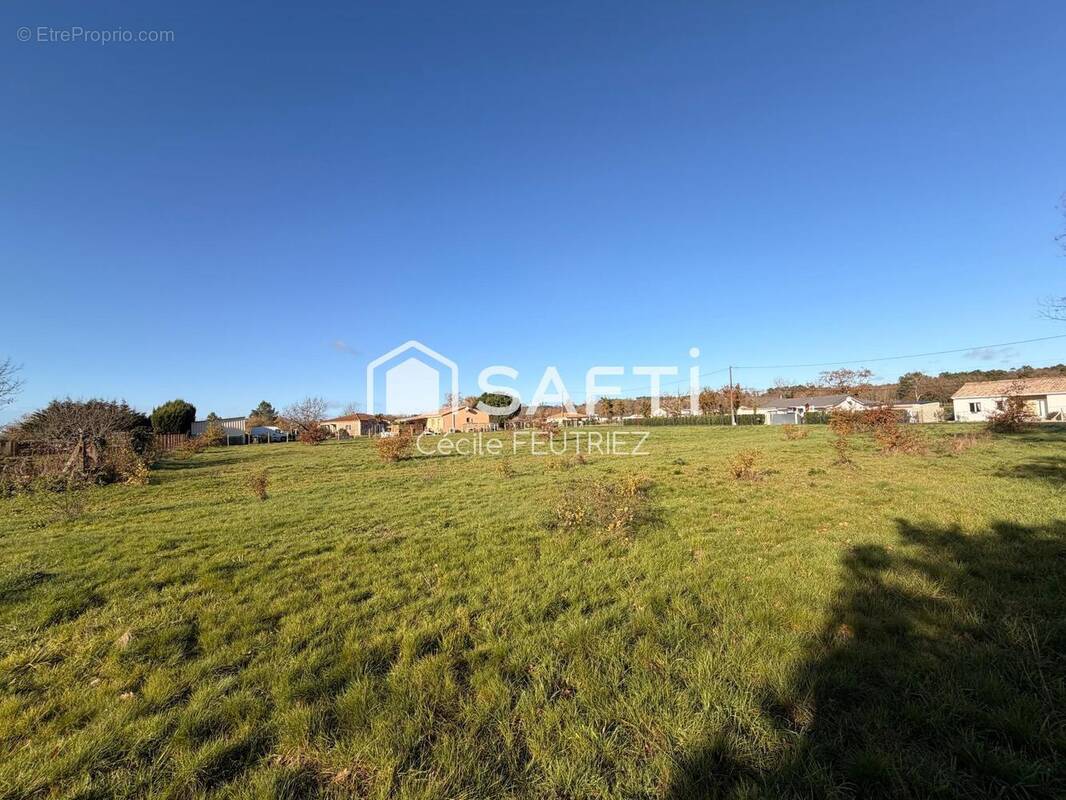 Photo 1 - Terrain à LE PIZOU