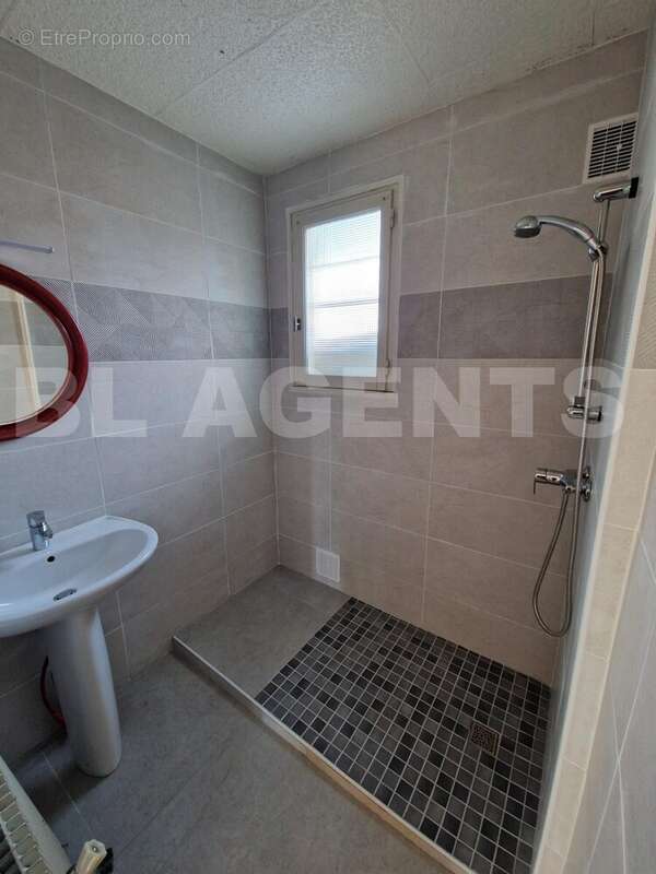 8 - Maison à MAUROUX