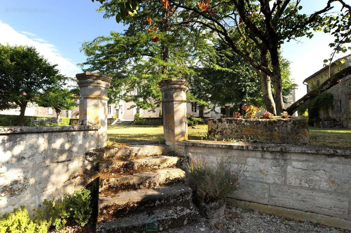 Magnifique logis du XVIIème siècle - photo 6