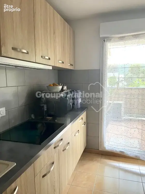 T2 de 44m² climatisé et traversant + 2 places de parkings privatives dans une copropriété prisée - photo 5