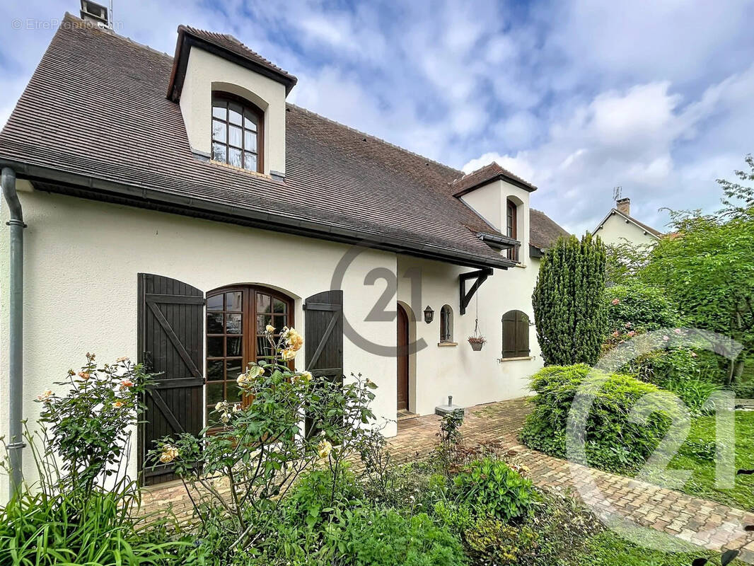 Maison à VARENNES-JARCY