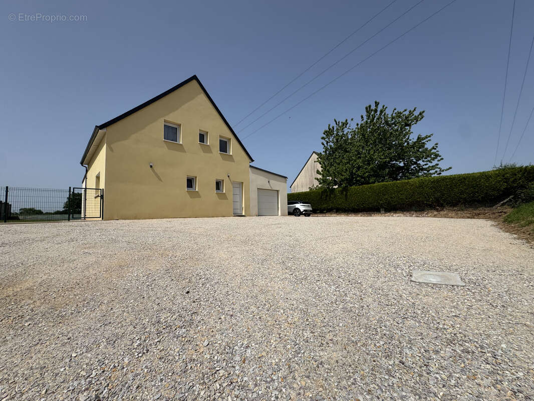 Maison à YVETOT-BOCAGE