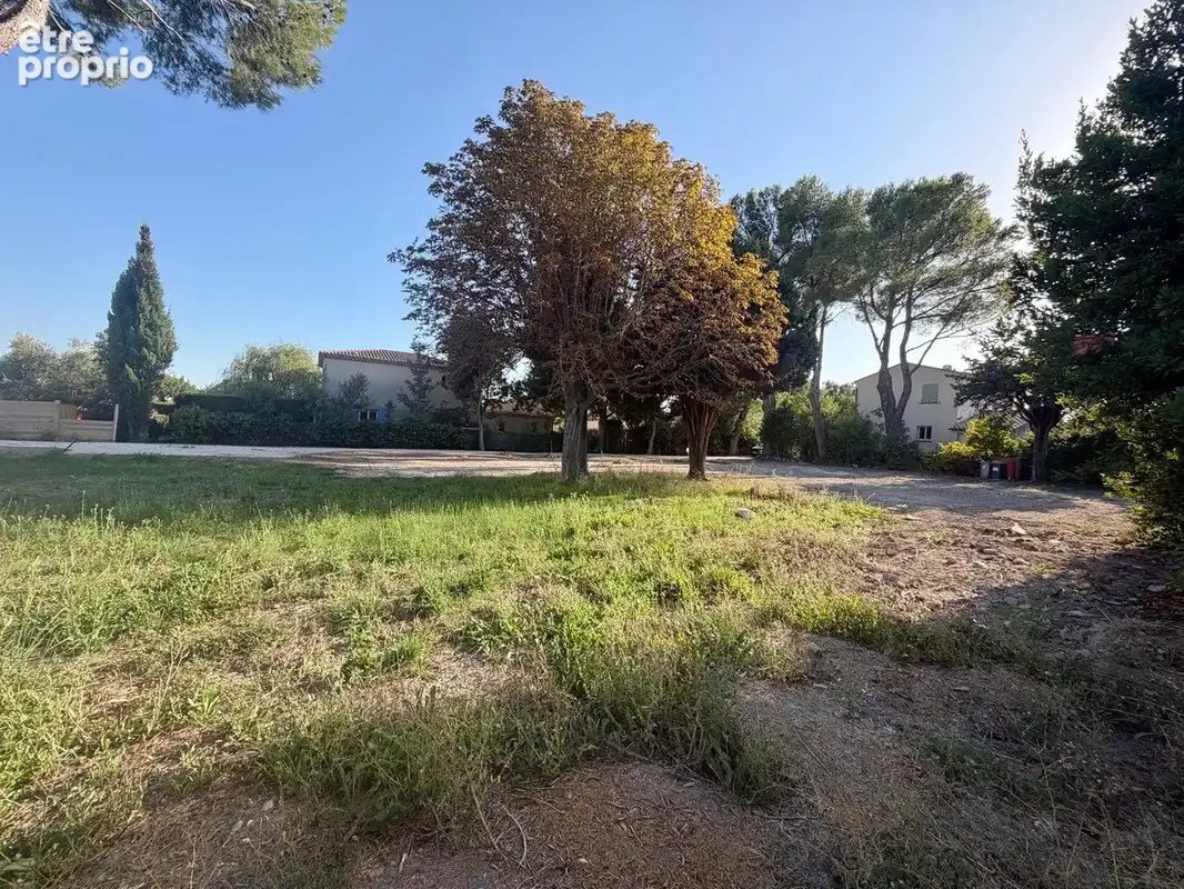 Terrain à EYGUIERES