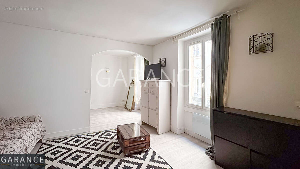 Appartement à PARIS-14E