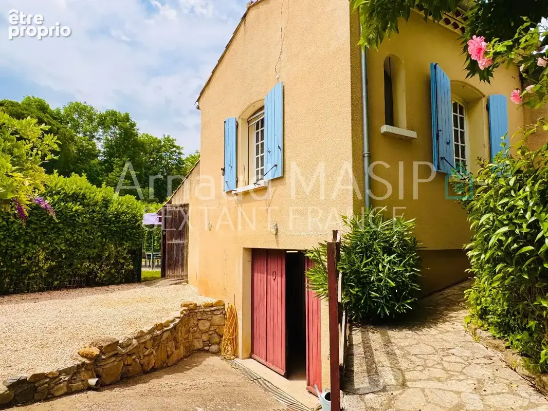 Imposant ensemble immobilier, 2 maisons attenantes, 8 chambres, grand jardin, piscine hors sol - photo 2