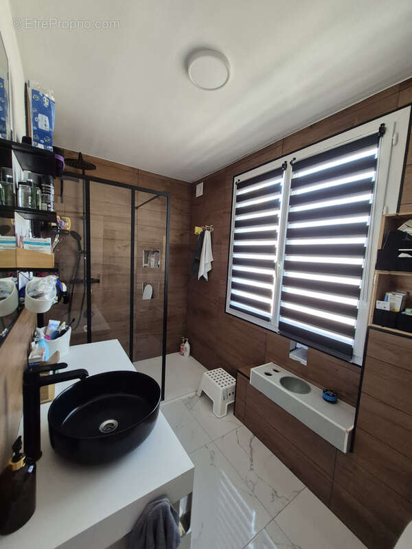 A 10 mns de narbonne, superbe maison de type 5 avec jardin, garage et piscine. en parfait etat. - photo 9