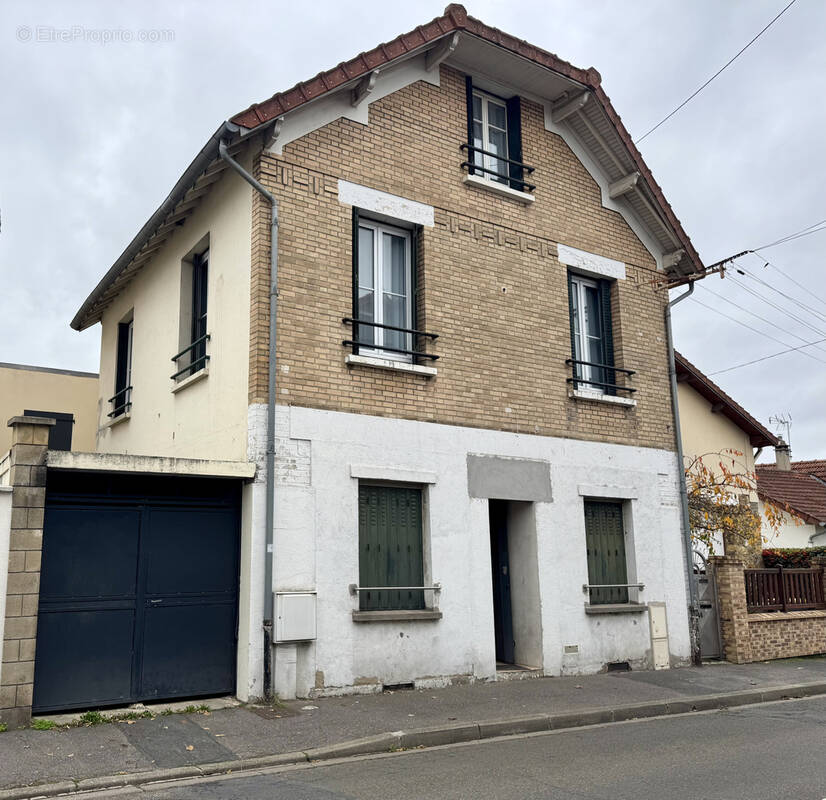 Appartement à SARTROUVILLE