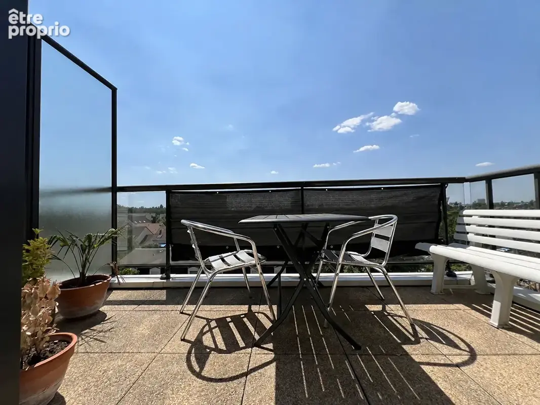 T4 - dernier etage - box et parking - balcons - photo 3