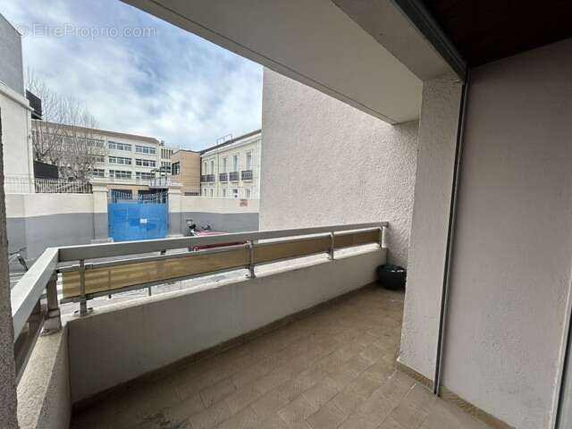F2 avec balcon et parking - quartier gare - photo 3