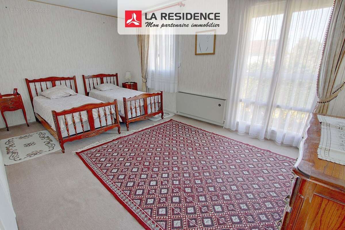 Maison 135 m² à Le Mesnil-Saint-Denis  - photo 7