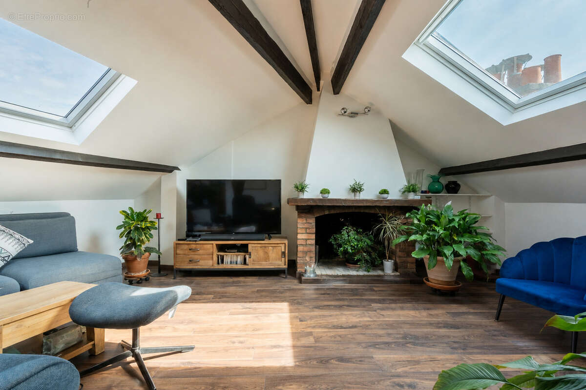 Duplex en dernier étage - charme de l'ancien et rénovation contemporaine - photo 3