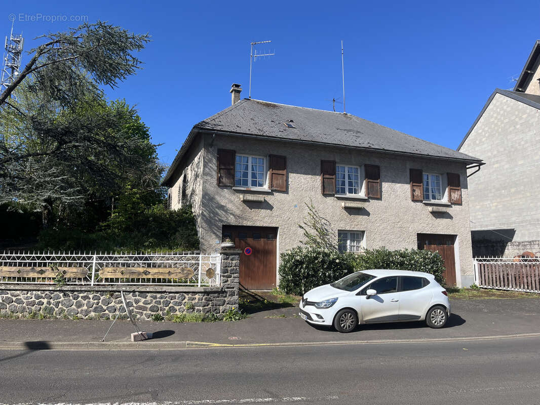 Maison à MAURIAC