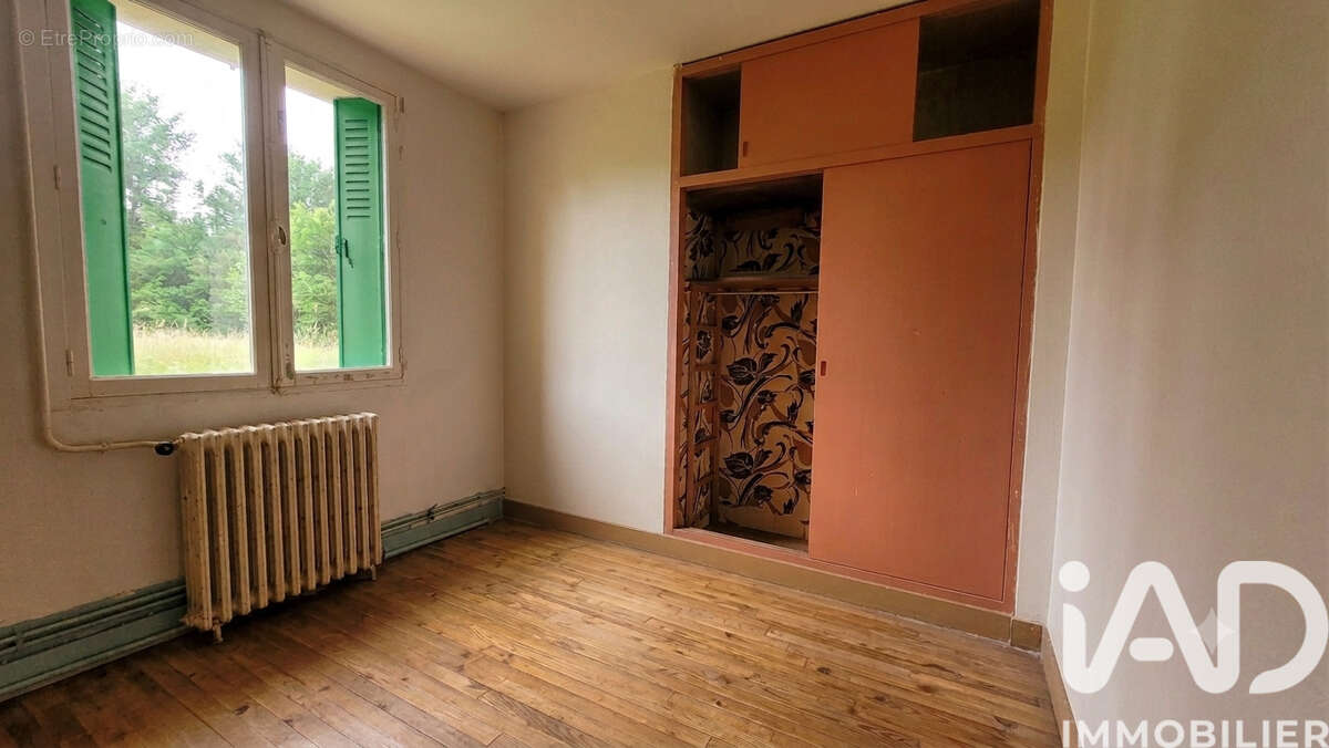 Maison 124 m² à Les Eglisottes-Et-Chalaures  - photo 9