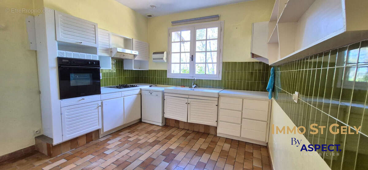 Maison à SAINT-CLEMENT-DE-RIVIERE