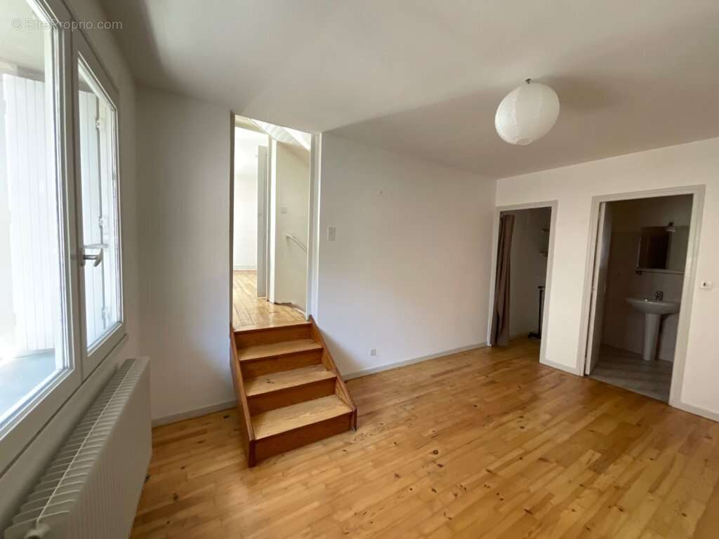 Maison à SAINT-JUST-SAINT-RAMBERT