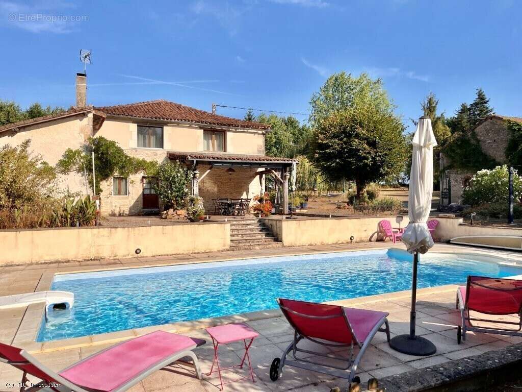 Propriété De Caractère Sur 2 Hectares Avec Deux Gîtes, Piscine Et Fort Potentiel De Développement - photo 4