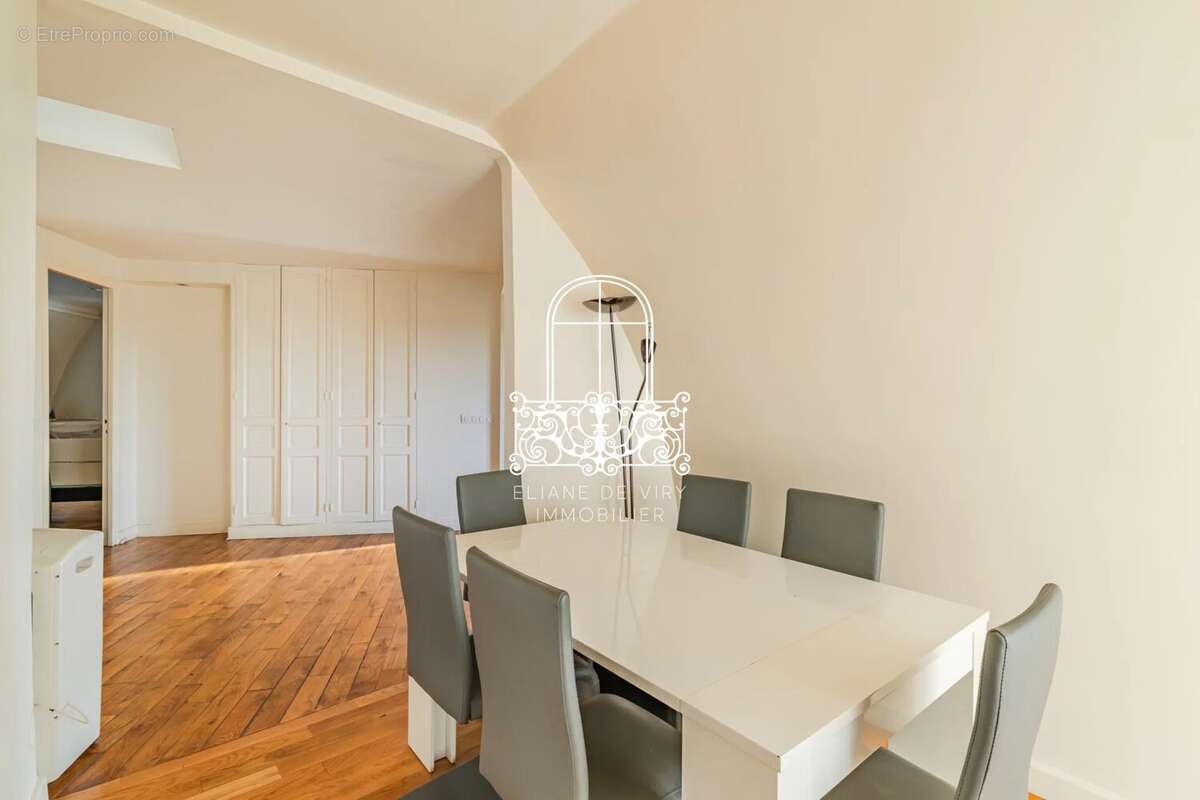 Appartement à PARIS-16E