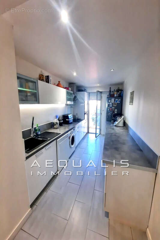 Appartement à SAINT-LAURENT-DU-VAR