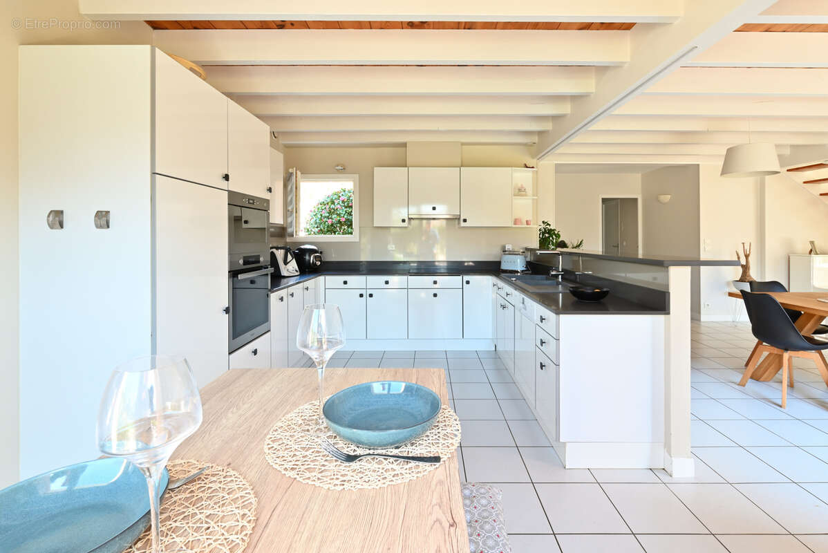 Maison à SAINT-JEAN-D'ILLAC