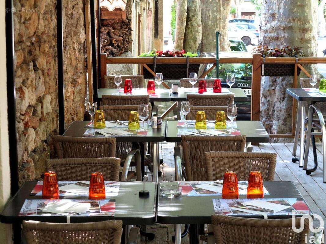 Photo 1 - Commerce à SAINT-SATURNIN-DE-LUCIAN