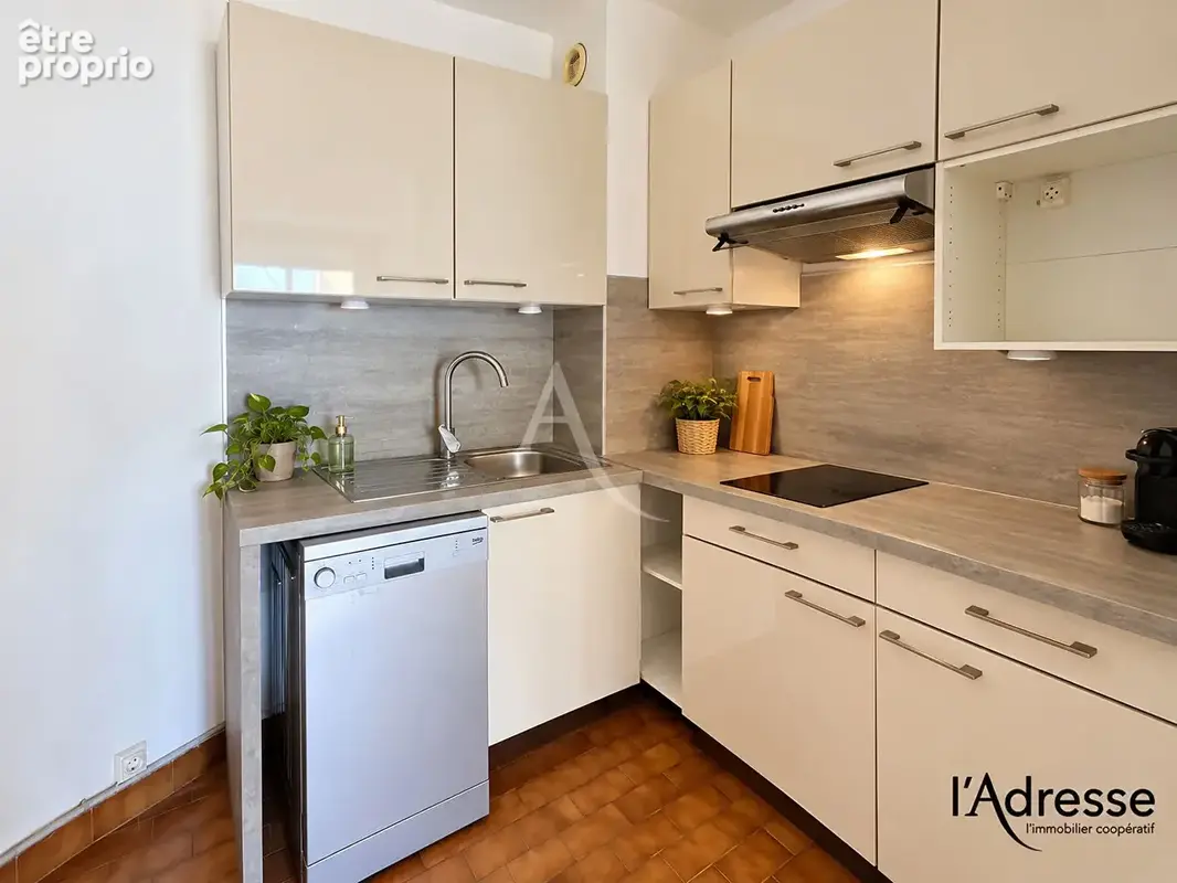 SECTEUR RECHERCHE! Beau 2 pièces de 44m² avec parking et Cave Plage et commerces à pied ! - photo 5