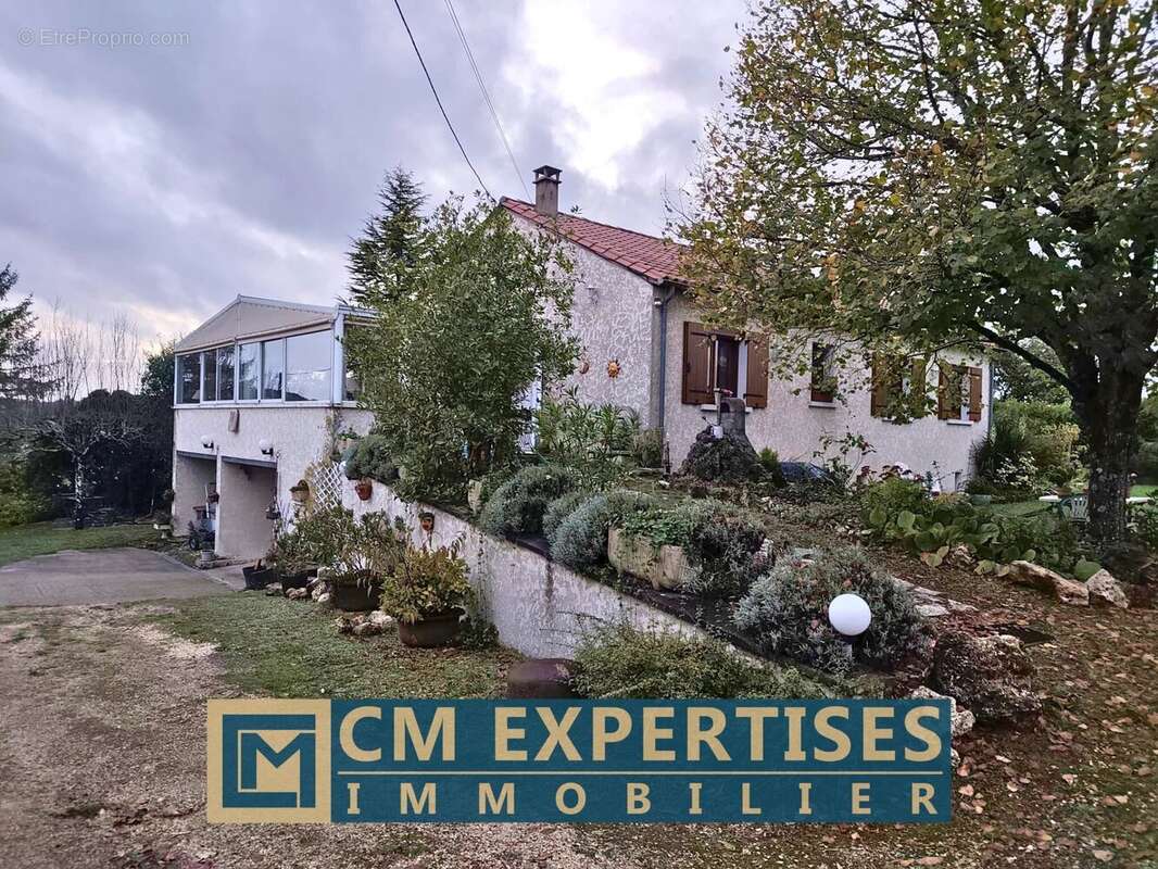 Maison à LEGUILLAC-DE-L&#039;AUCHE