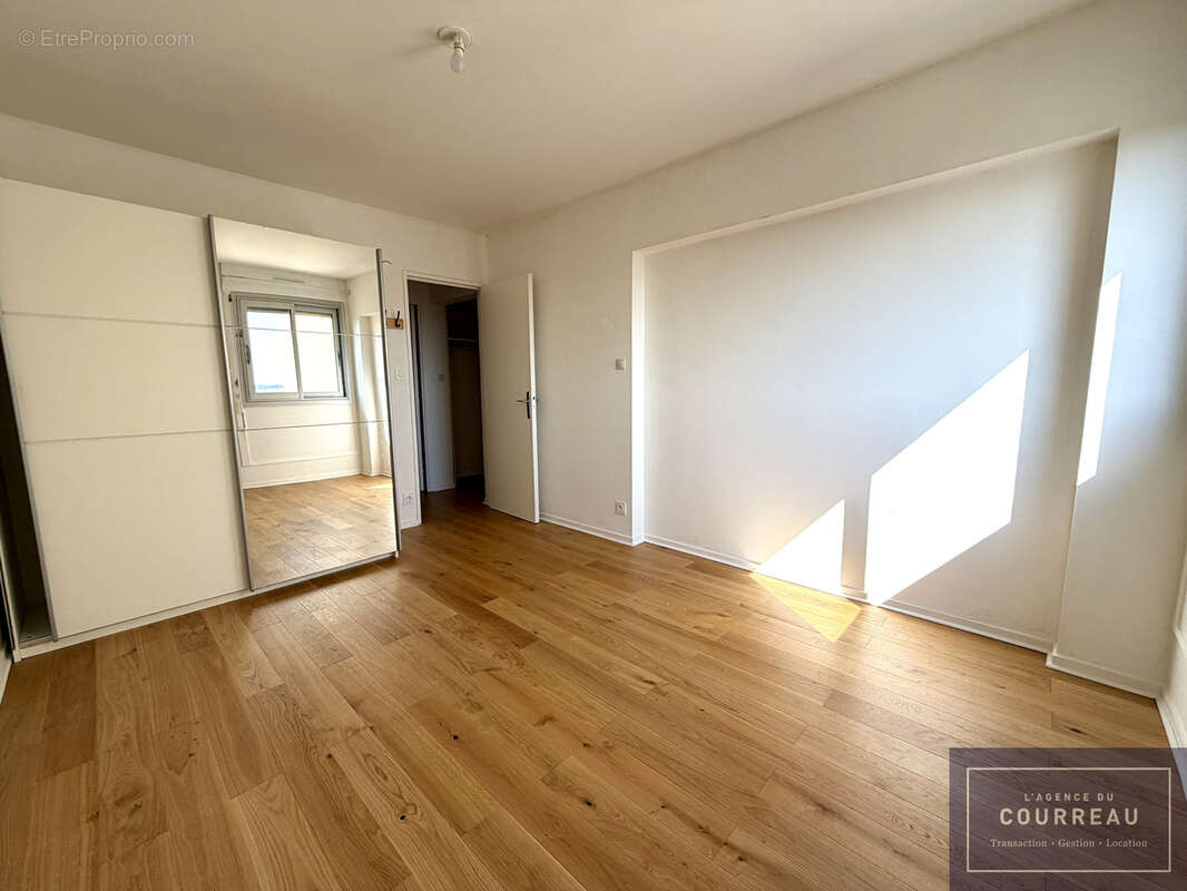 F2 de 56,26 m2 situé au 16ème étage avec terrasse et parking - photo 10