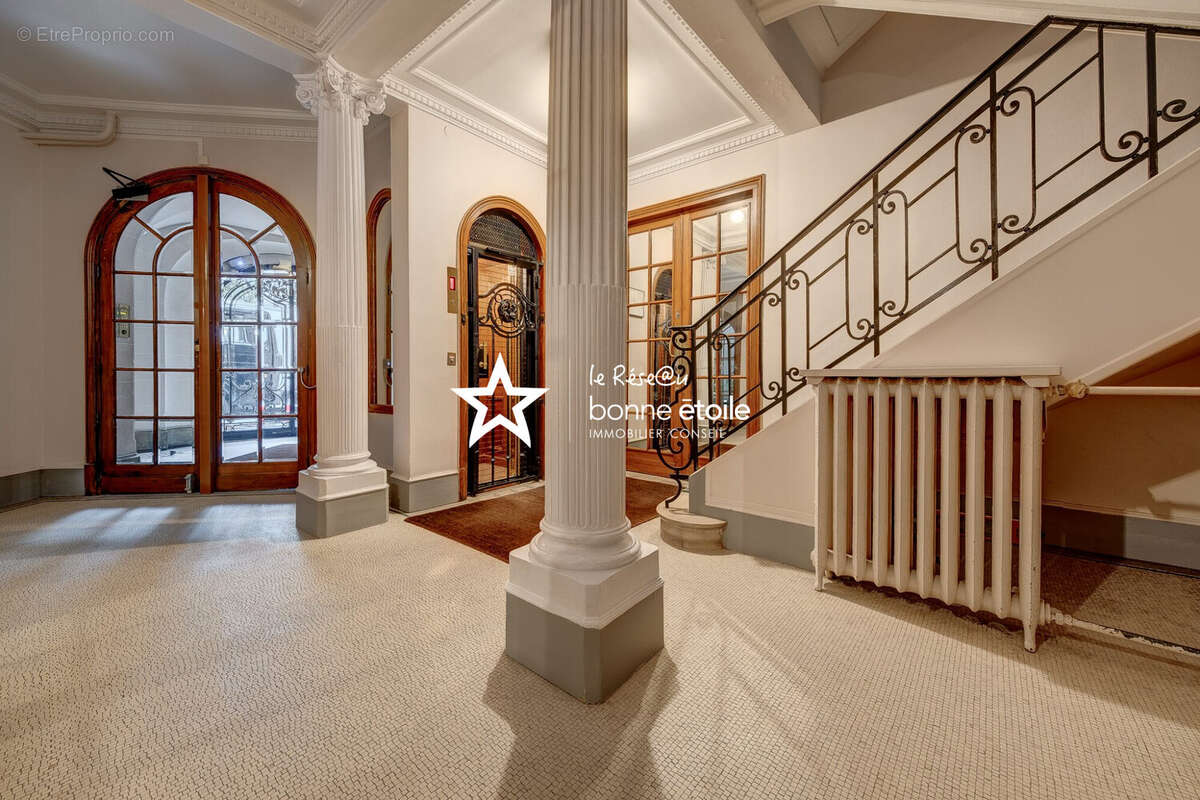 Appartement à PARIS-16E