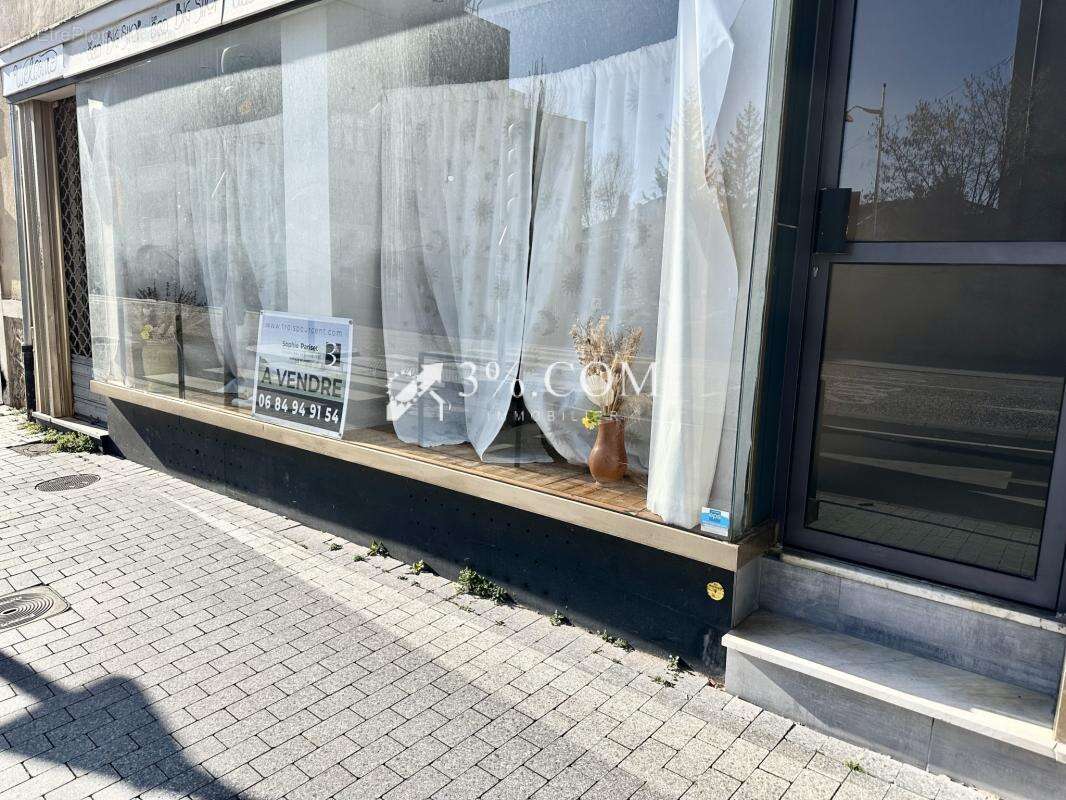 Local commercial 68 m2 - vitrine- jardin - photo 5