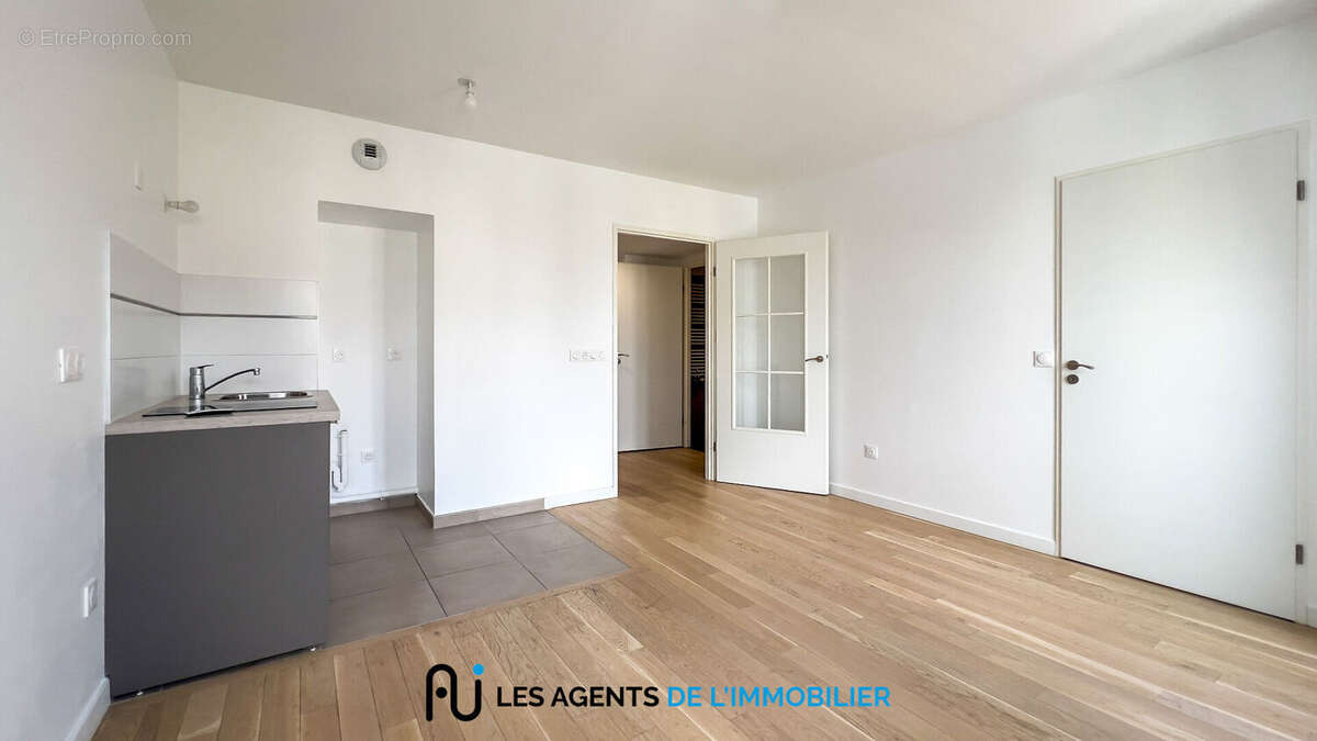 Appartement à LA GARENNE-COLOMBES