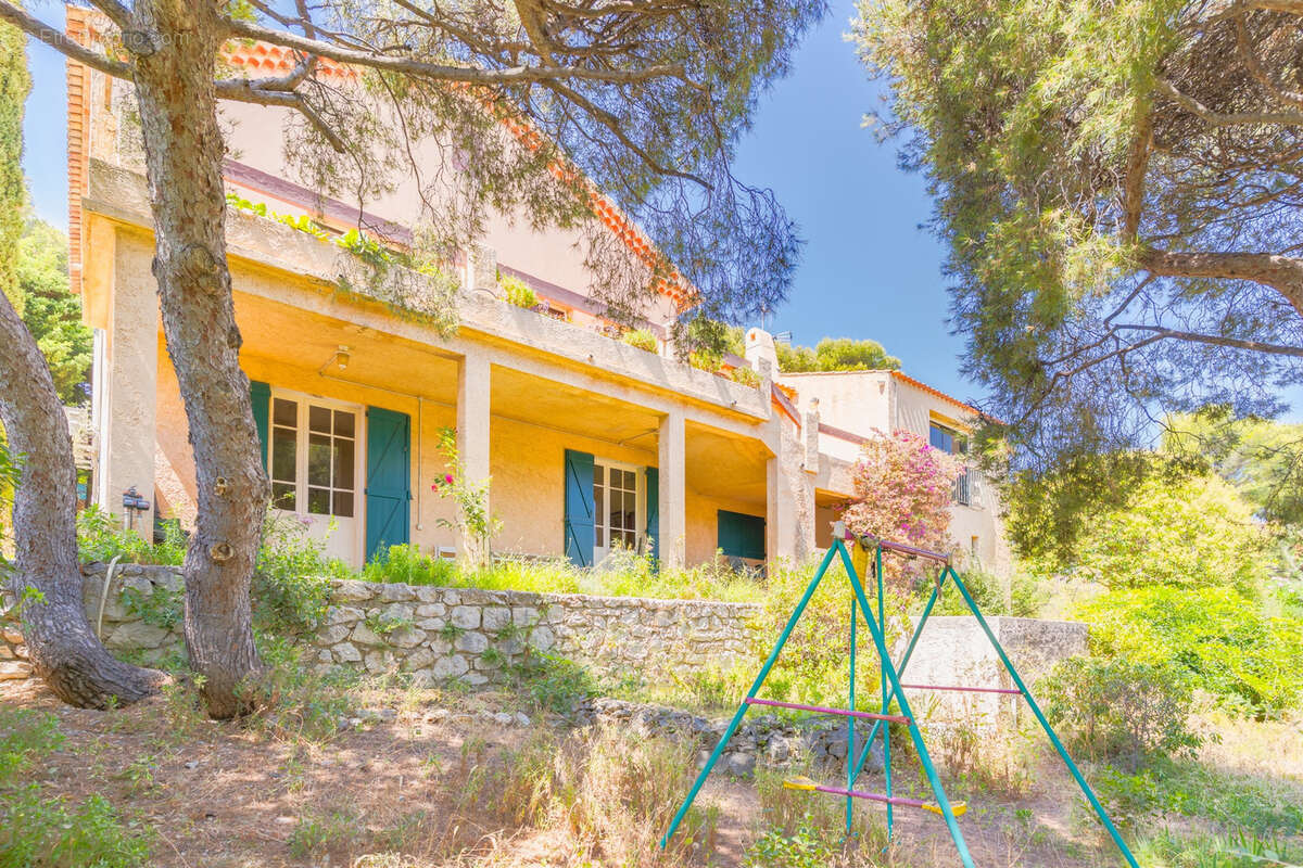 Cassis - Vente maison T5 avec garage & vue mer - photo 7