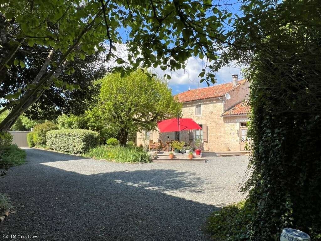 Maison à SAUZE-VAUSSAIS