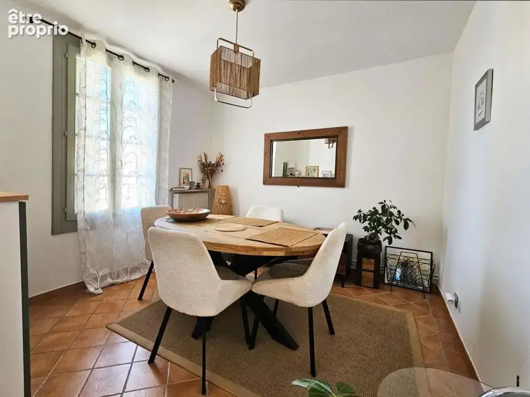 À Vendre à Uzès- Appartement T4 70m2 avec stationnement - photo 5