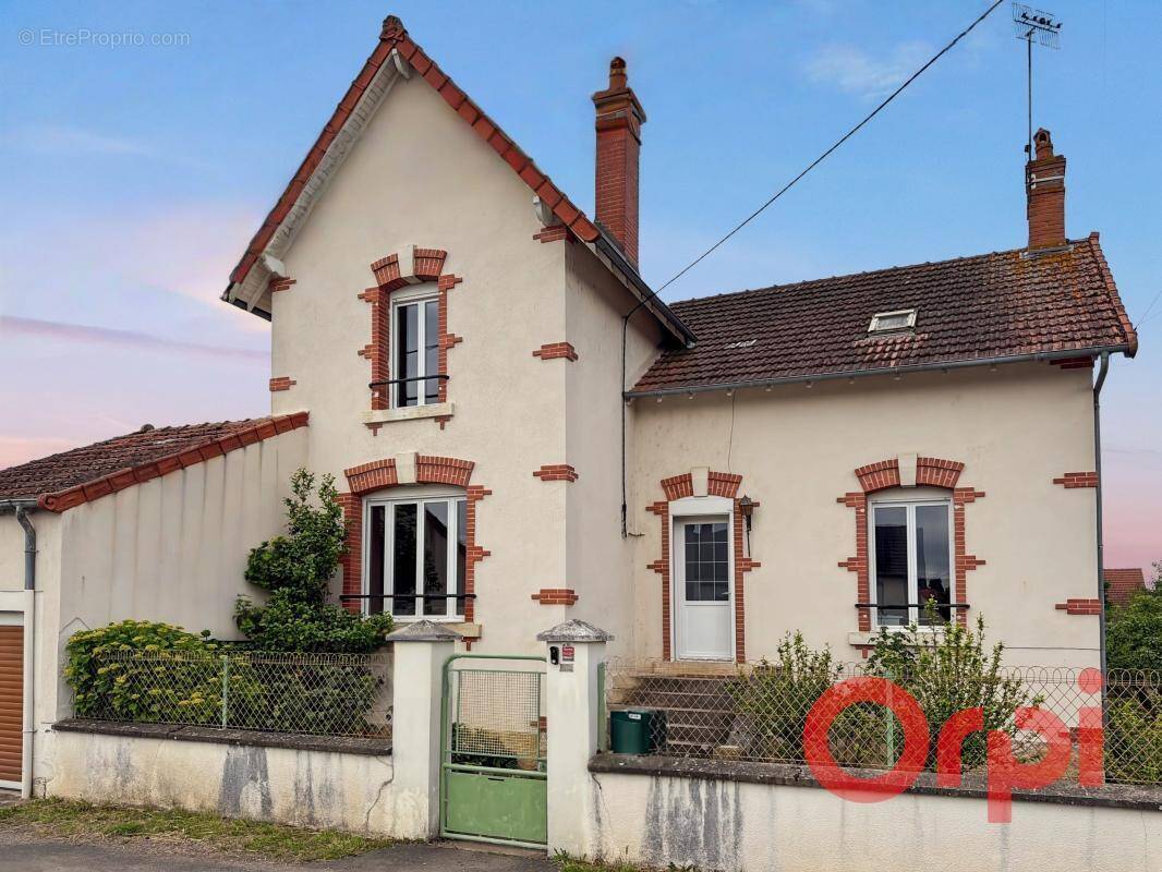 Maison à SAINT-AMAND-MONTROND