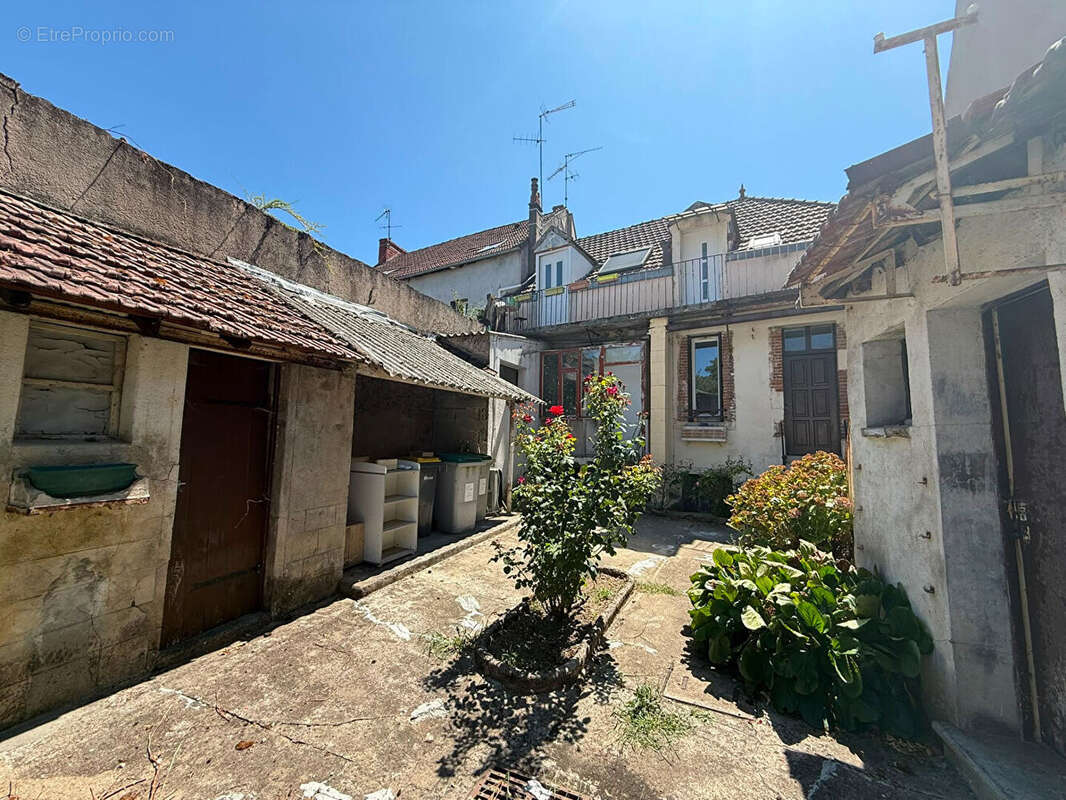 Immeuble de rapport en centre ville. - photo 12