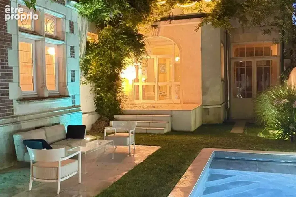 Tours (37000), Indre-et-Loire – Maison de caractère de 446 m², 10 pièces, 7 ch, dépendance, jardin, piscine - photo 18