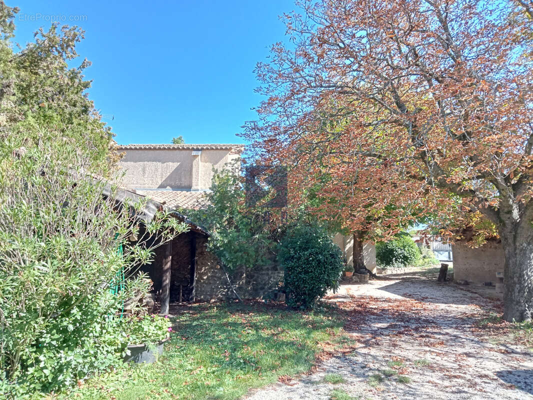 Maison à CHARMES-SUR-RHONE