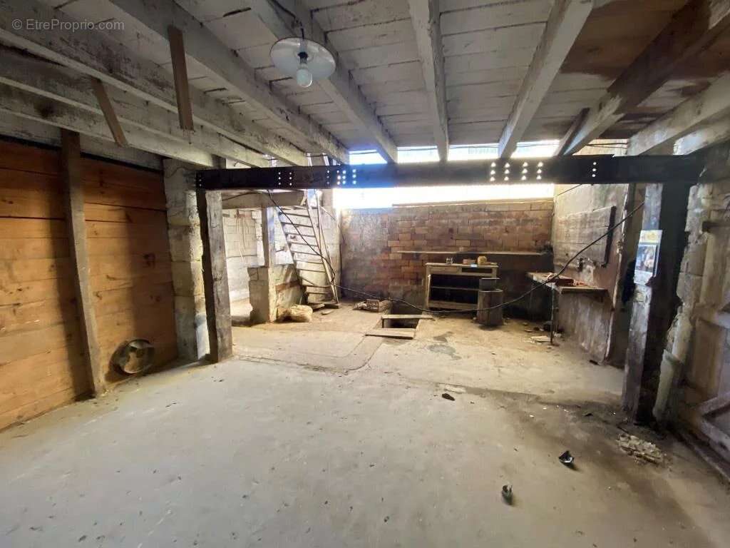 Maison à SAINT-CHRISTOLY-DE-BLAYE