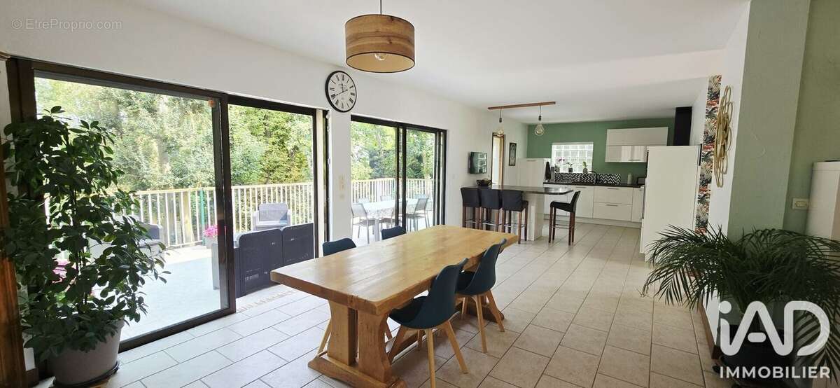 Maison 164 m² à Conde-Sainte-Libiaire  - photo 4