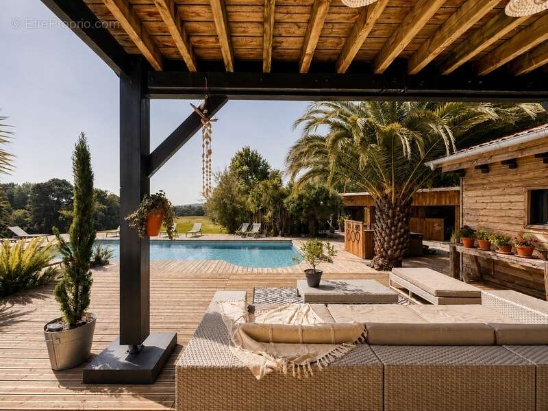 Domaine avec maison, 3 gîtes en activité, piscine et 7 ha - photo 11