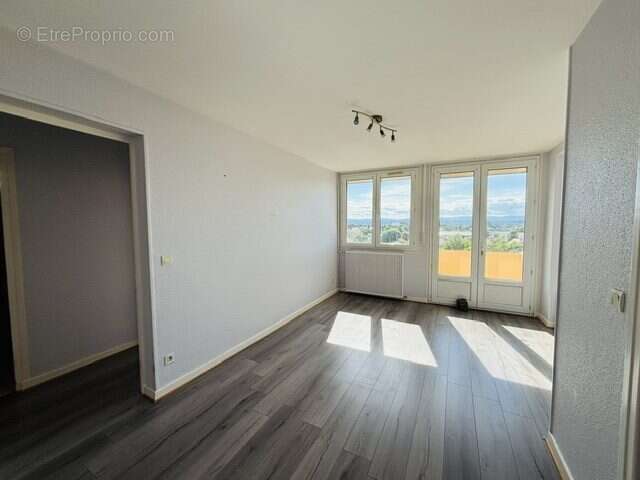 Appartement T3 dernier etage, vue . Garage - photo 5