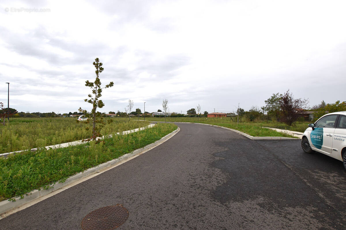 Terrain à MONTBETON