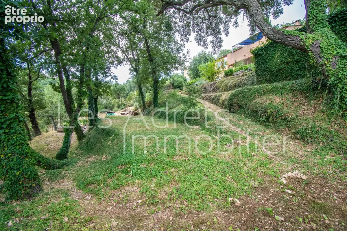 Maison au calme avec 4 chambres, grand terrain et superbe potentiel - photo 29