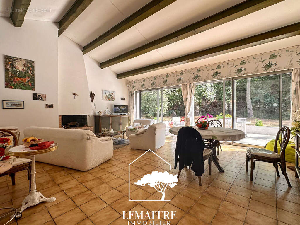 LA PALMYRE (17570)   Maison de plain-pied   90 m2   2 chambres   Garage   Terrain 683 m2   Exclusivité - photo 2