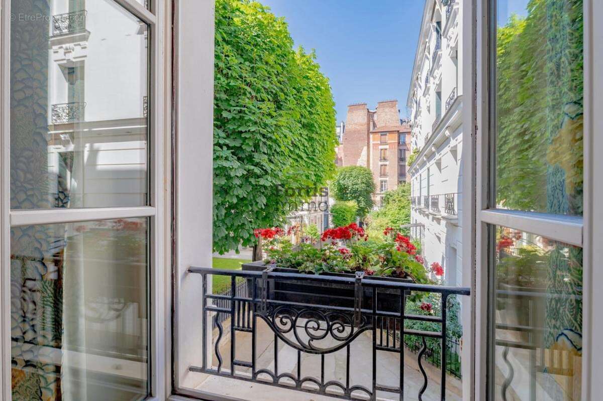 Appartement à PARIS-14E